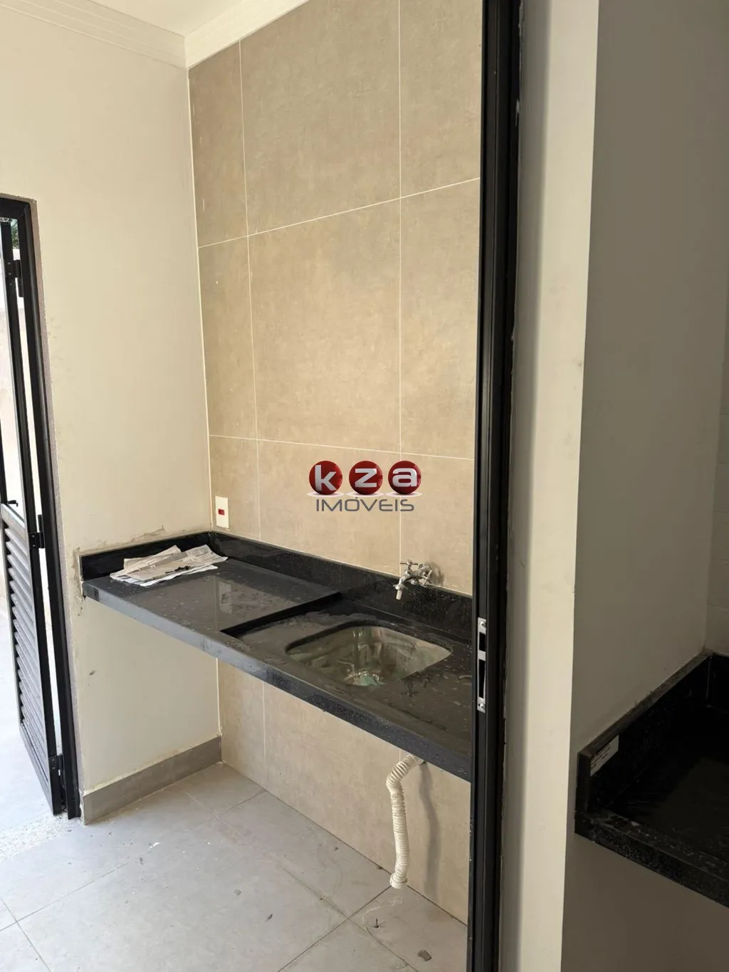 Imagem Casa de Vila à venda Próximo ao Colégio Porto Seguro em Valinhos-SP, 3 suítes, 2 salas, 4 banheiros, 2 vagas de garagem, 141m².
