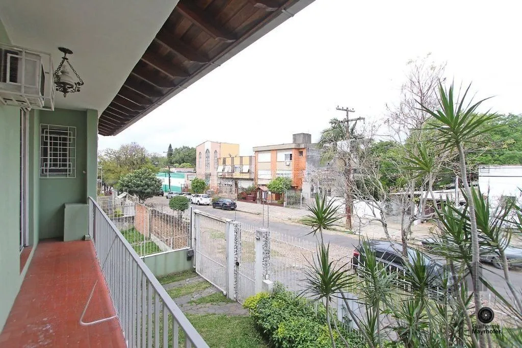 Imagem Casa com 5 suítes, 7 banheiros, 4 vagas no bairro Partenon