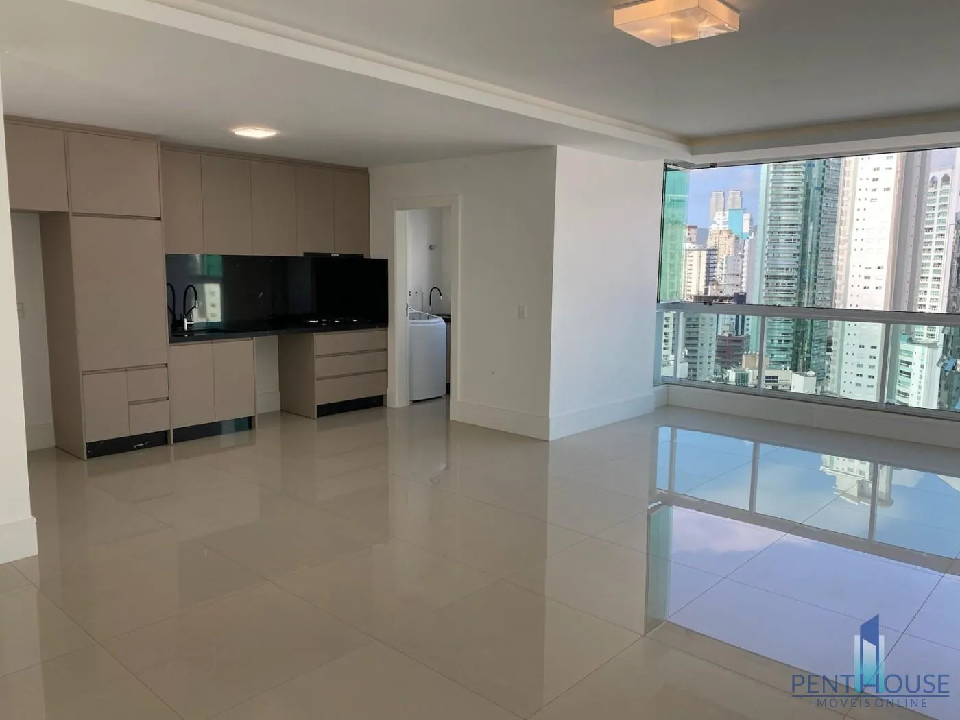 Imagem Apartamento Zona Central para Venda em Balneário Camboriú, CENTRO, 3 dormitórios, 3 suítes, 4 banheiros, 3 vagas