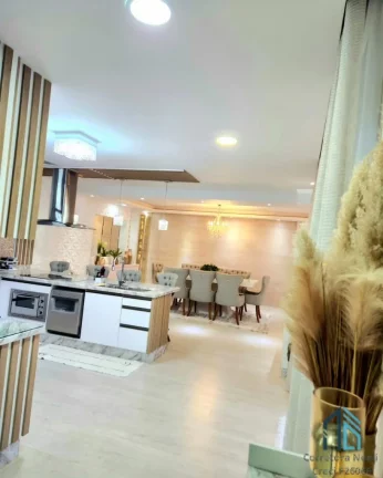 Imagem Casa a venda, 03 quartos c/suíte, 08 vagas, edícula, piscina em São José dos Pinhais PR