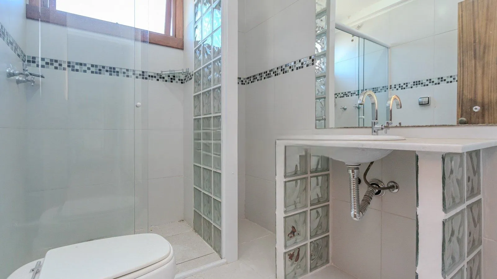 Imagem Apartamento semimobiliado de 140 m² privativos no bairro Mont'Serrat