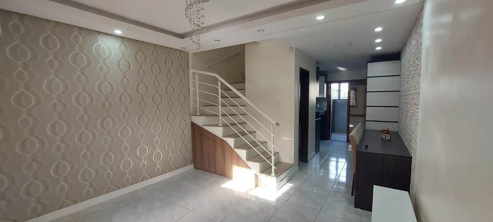 Boletto Imóveis vende casa em Canoas , 2 dormitórios, 1 banheiro, 1 lavabo, garagem para 2 carros, com móveis fixos em MDF, em fino acabamento.