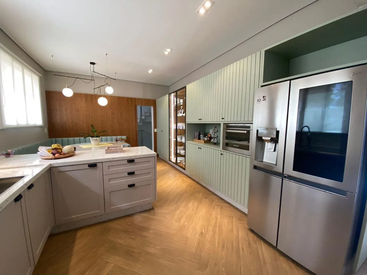 Imagem Casa de Luxo em Condomínio: 4 Quartos, 4 Suítes, 3 Salas na Chácara Santa Maria - Votorantim-SP (811m²)