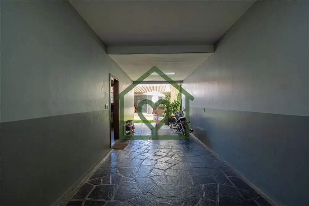 Imagem Casa com 4 dormitórios (1 suíte com closet), sacada em todos os quartos, estar íntimo com lareira...