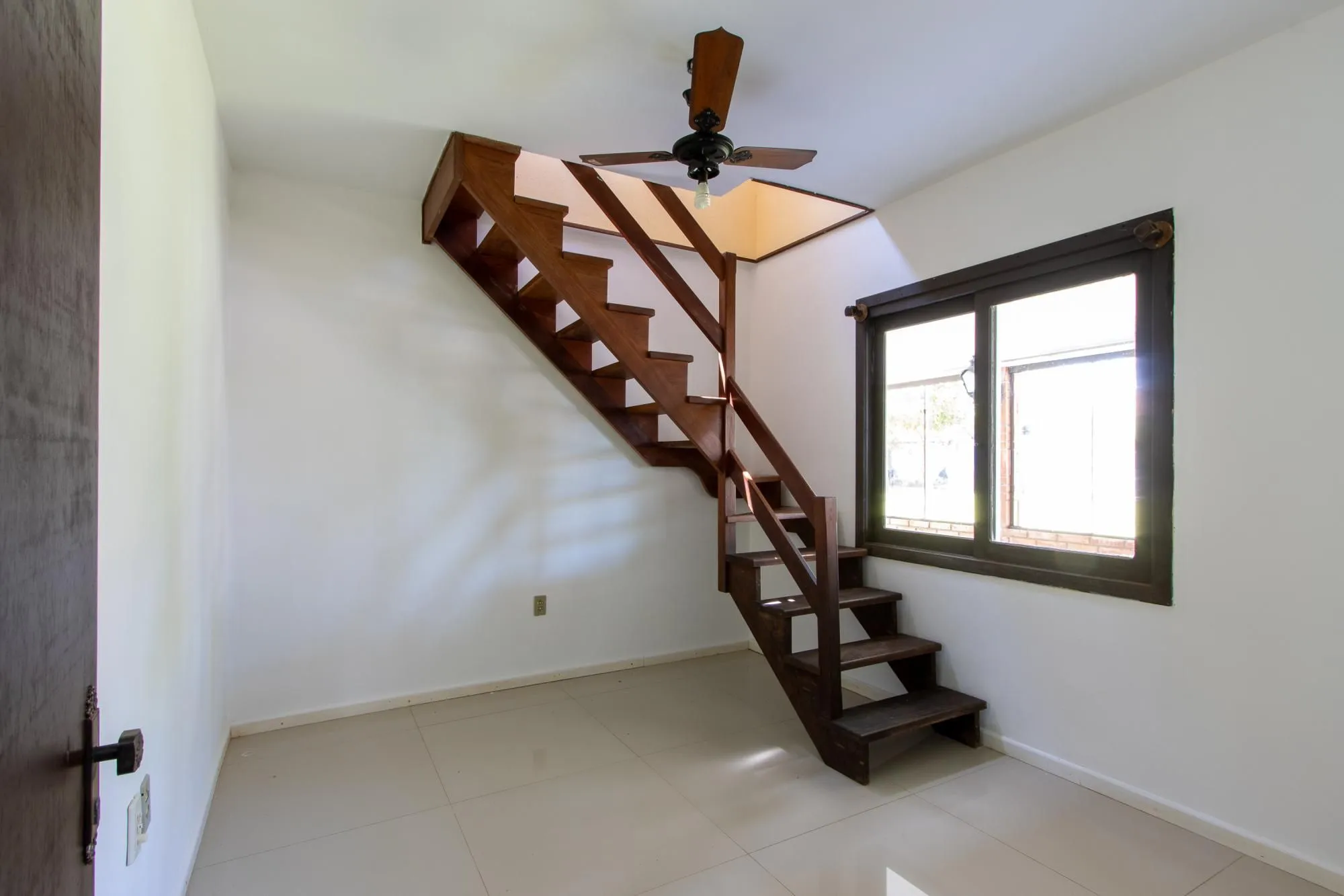 Imagem Casa Residencial à Venda no Bairro Guarujá, Porto Alegre, RS