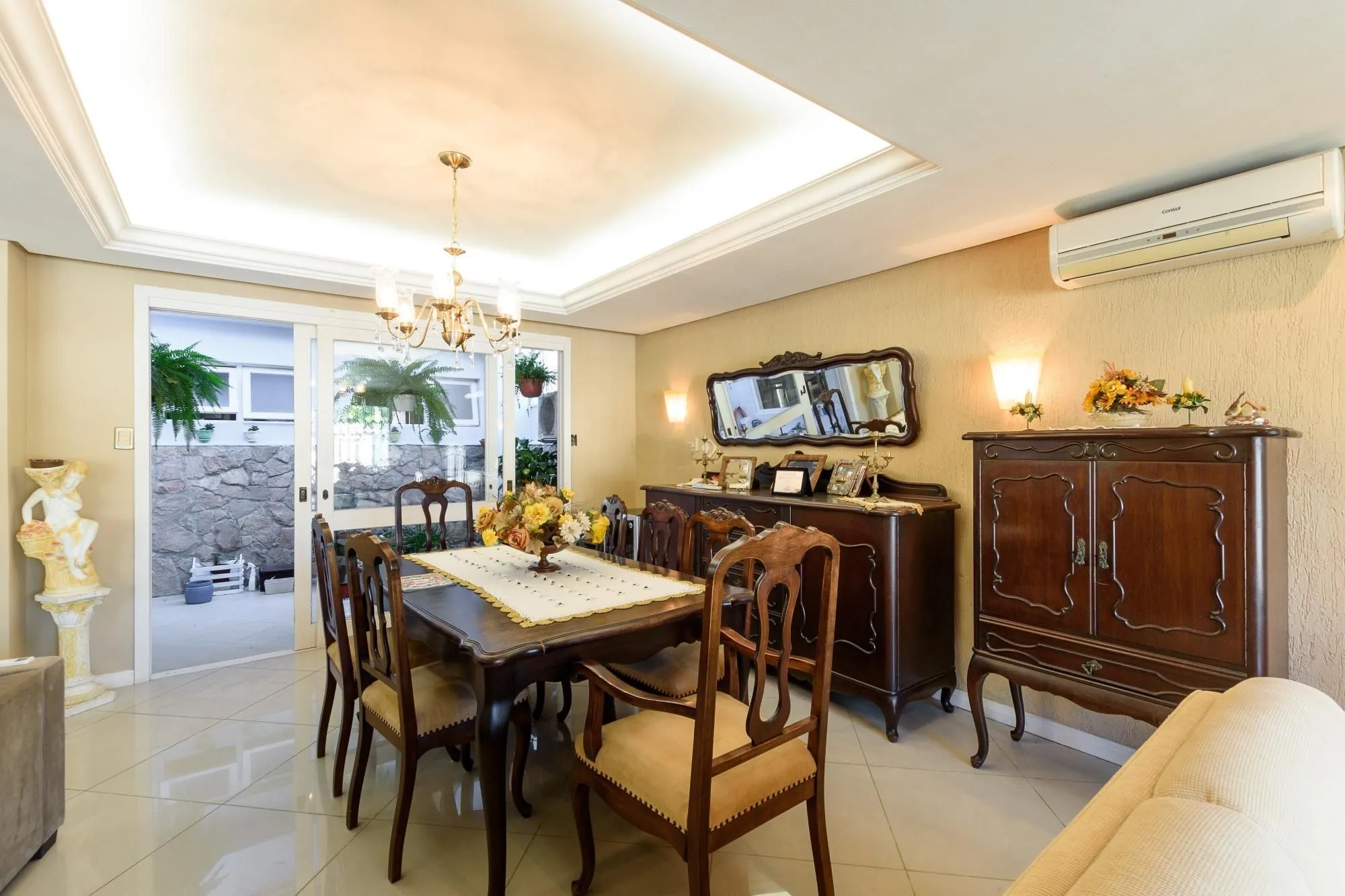 Imagem Venha morar em 350 m² com um clube em sua casa!