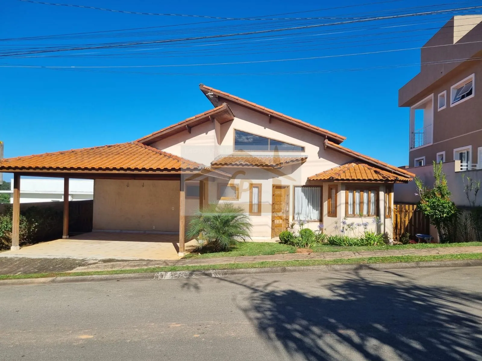 Imagem Casa Térrea, 3 quartos sendo um suíte, 2 vagas Clube Completo!!!