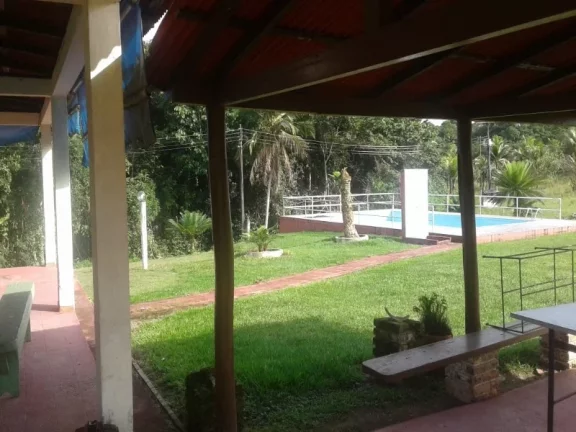 Imagem Lindo e confortável sítio na estrada de Itacoatiara , no km 58 , com casa , piscina e plantações