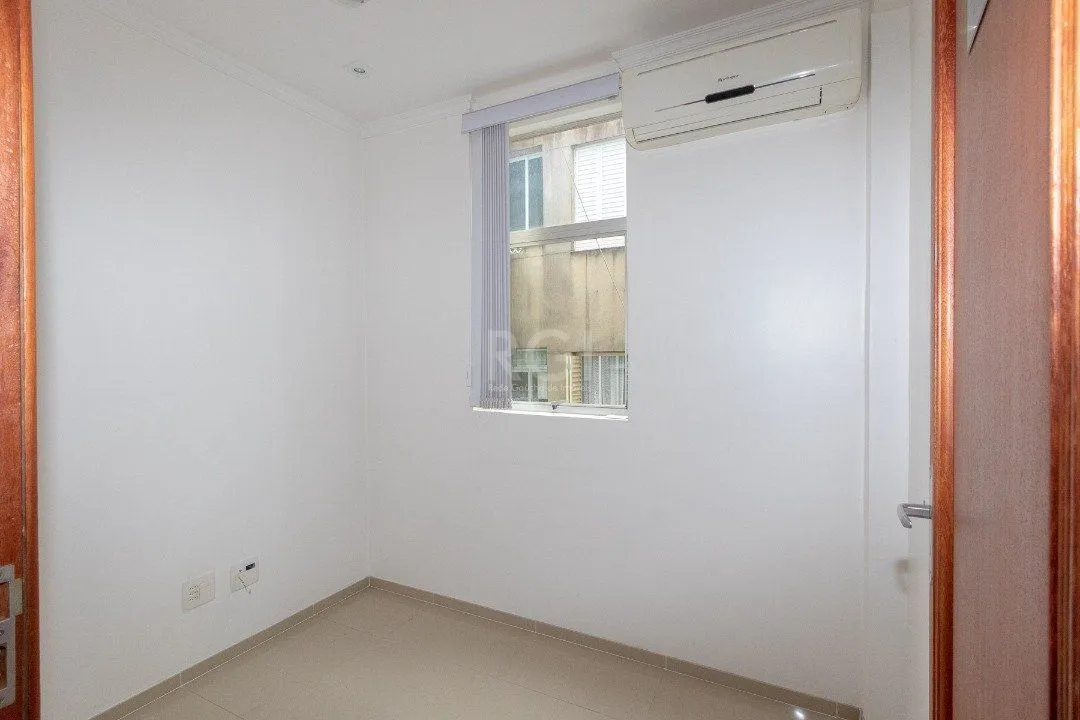 Imagem Conjunto/Sala para Venda - 42.6m², 0 dormitórios, 1 vaga - Praia de Belas