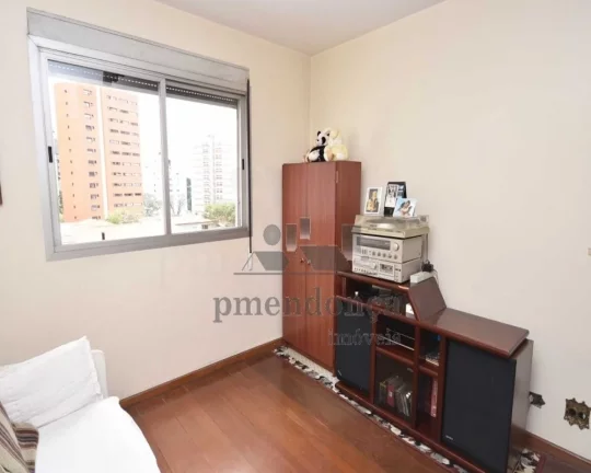 Imagem Amplo apartamento de 186m², planta original com 4 dts, sendo que abriu um para o living, 3 dormitó...