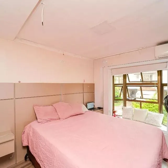 Imagem Casa em Condomínio com 3 Quartos, Piscina, Quintal e 2 Vagas