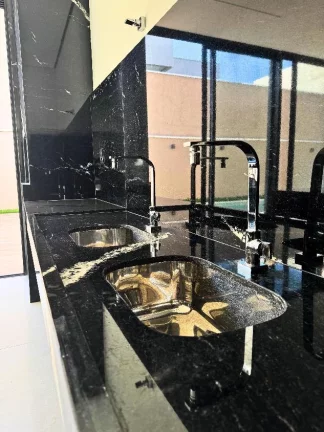 Imagem Casa duplex de alto padrão em condomínio fechado Lagoa Silvana.