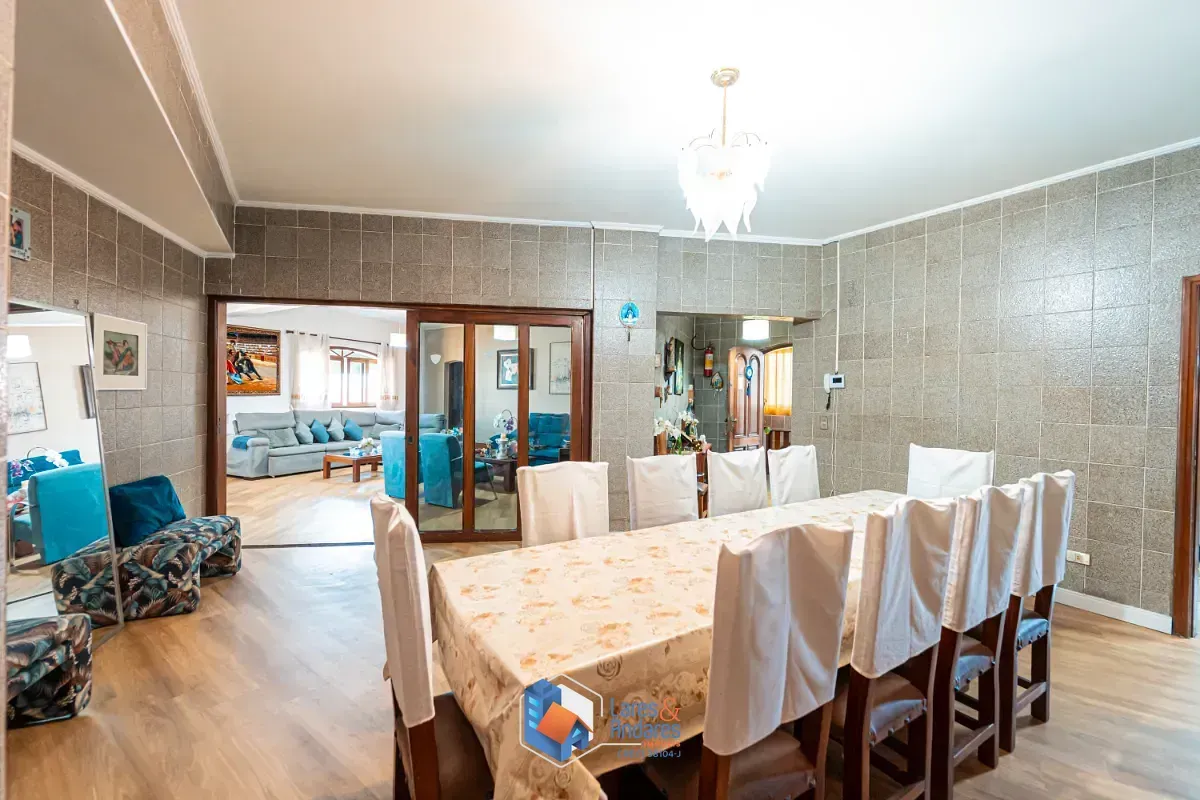 Imagem Casa para venda em Cidade Domitila com 3 quartos, sendo 1 suíte, 473m²