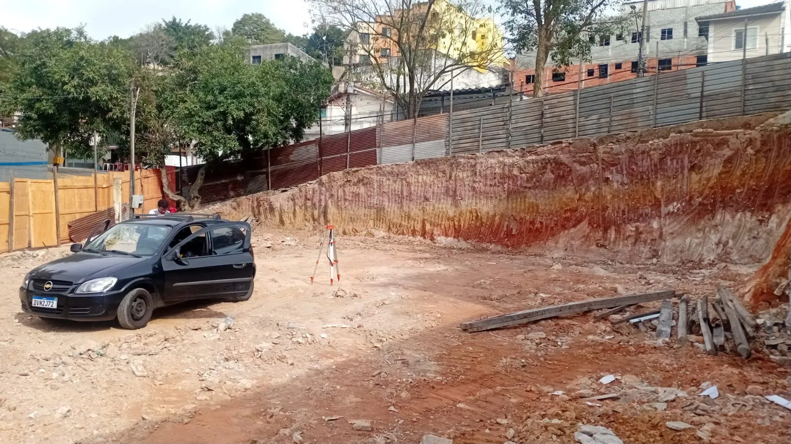 Imagem VENDO EXCELENTE TERRENO NO BAIRRO JARDIM UBIRAJARA!