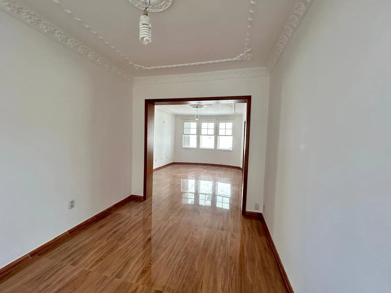 Imagem Casa 8 dormitórios, 5 banheiros e 6 vagas no Bairro São João Porto Alegre