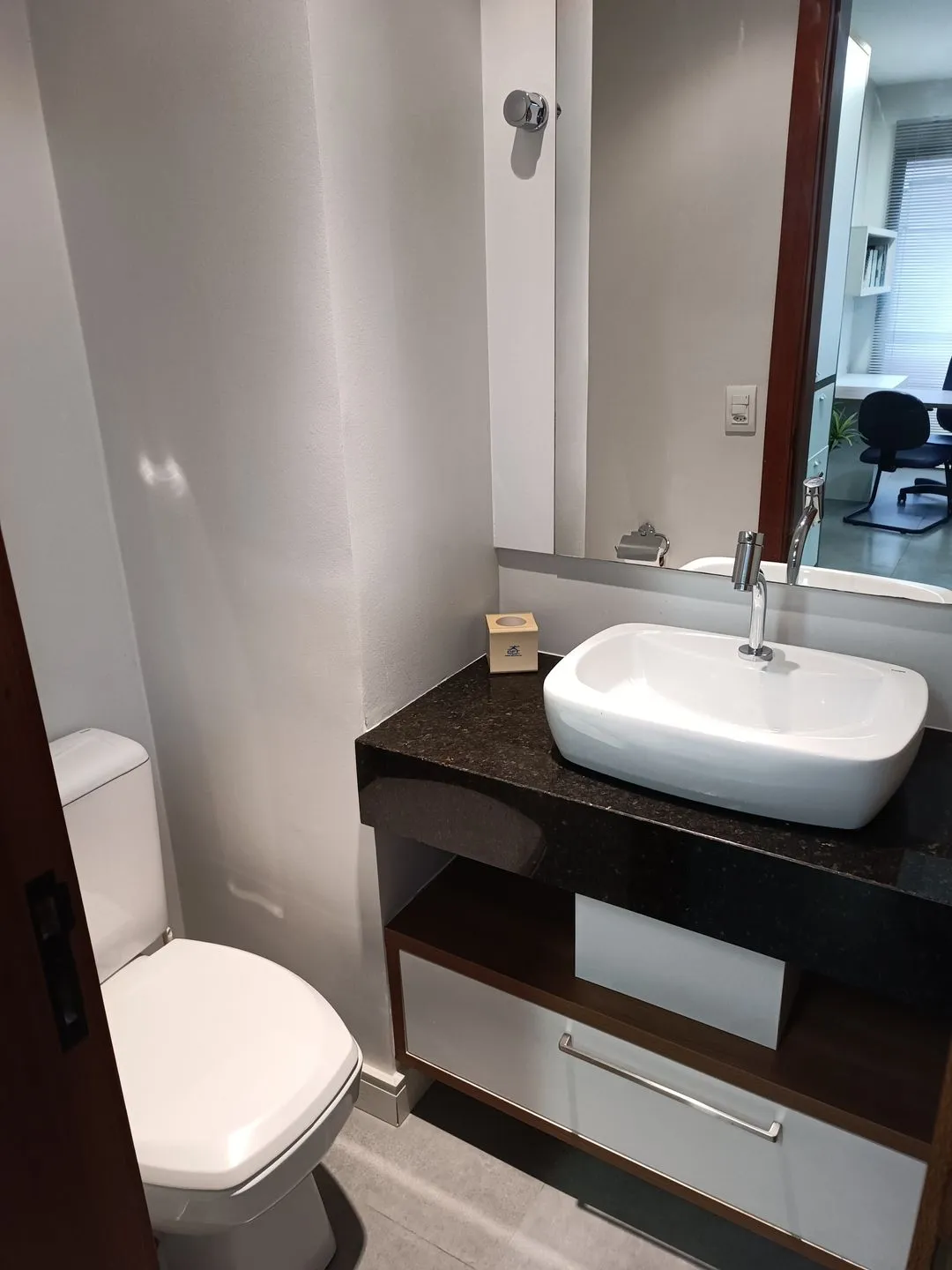 Imagem Sala comercial à venda em Porto Alegre, Menino Deus, 35.75m2
