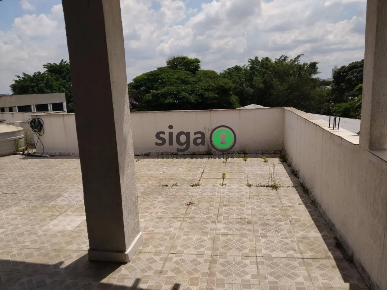 Imagem Sobrado com 4 suítes, terraço gourmet e garagem para 4 carros.