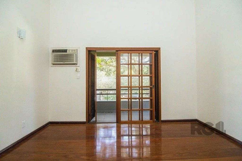 Imagem Casa para Venda - 443m², 3 dormitórios, 4 vagas - Alto Petrópolis
