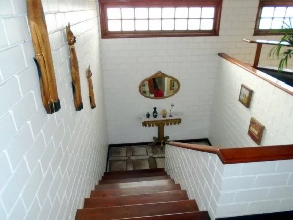 Imagem LINDA CASA DE 4 DORMITORIOS E PISCINA - PERMUTA ABCD SP