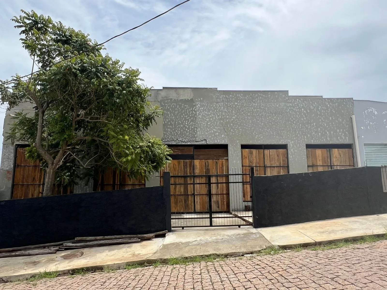 Foto do imóvel Salão comercial disponível para venda e locação em JARDIM ITAGUAÇU, SALTO - SP