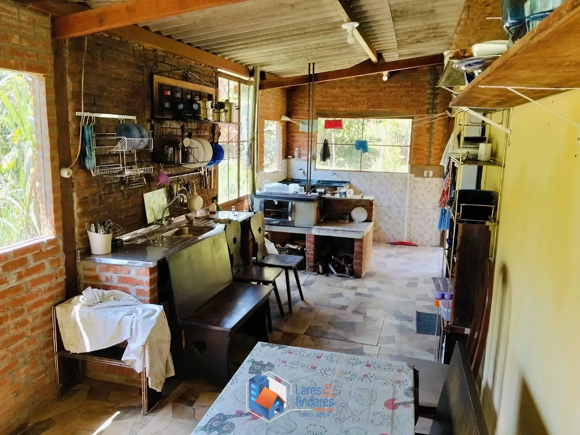 Imagem ARRENDAMENTO DE SITIO COM NASCENTE, ÁREA PARA PLANTIO, CASA COM 3 DORMITÓRIOS, CASEIRO, COM MAIS DE 40.000 METROS IDEAL PARA ONGS - SÃO LOURENÇO DA SERRA.