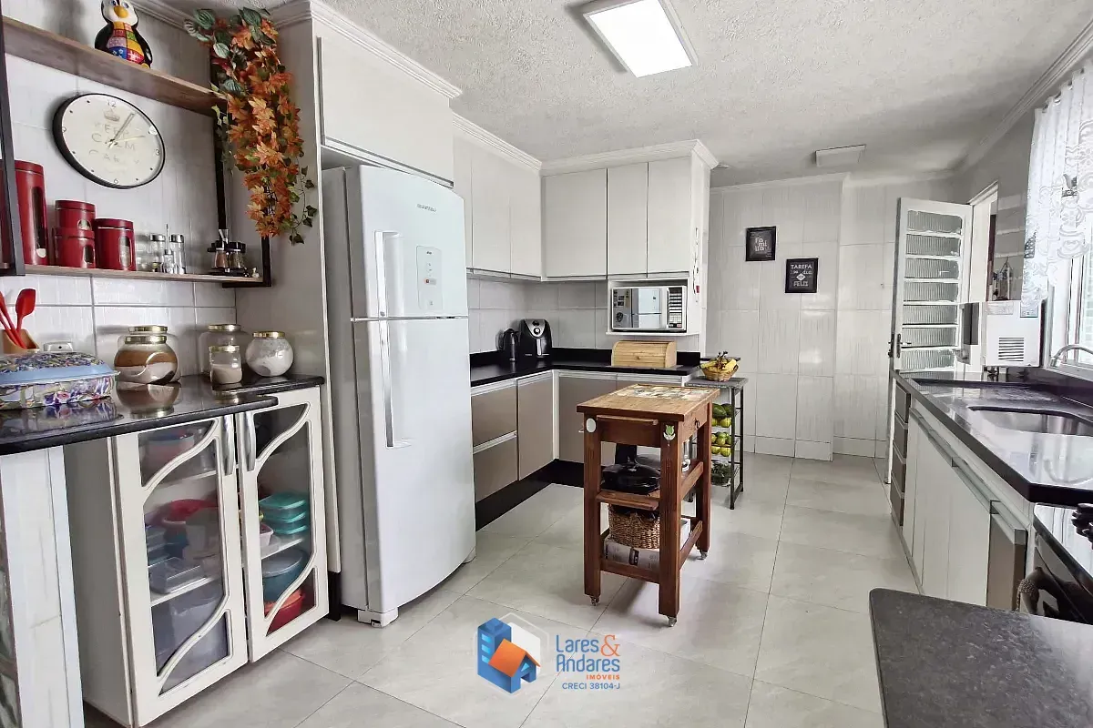 Imagem Sobrado para venda em Jaçanã com 4 quartos, sendo 1 suíte, 142m²