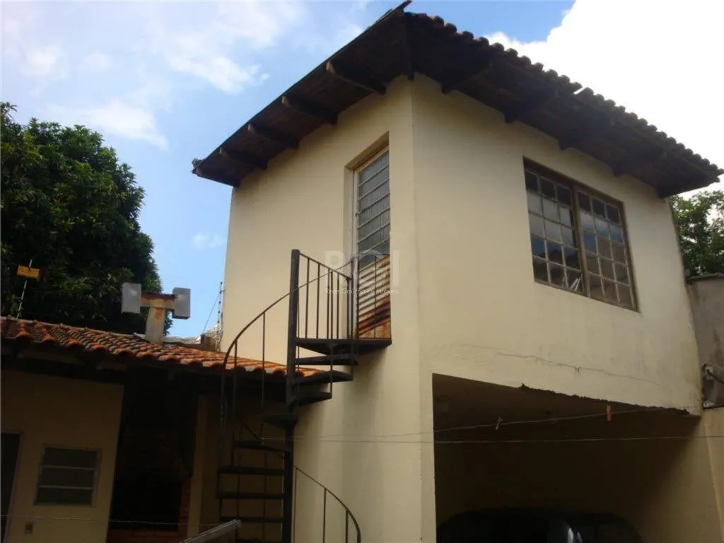 Imagem Casa para Venda - 240m², 4 dormitórios, sendo 1 suites, 4 vagas - Nonoai
