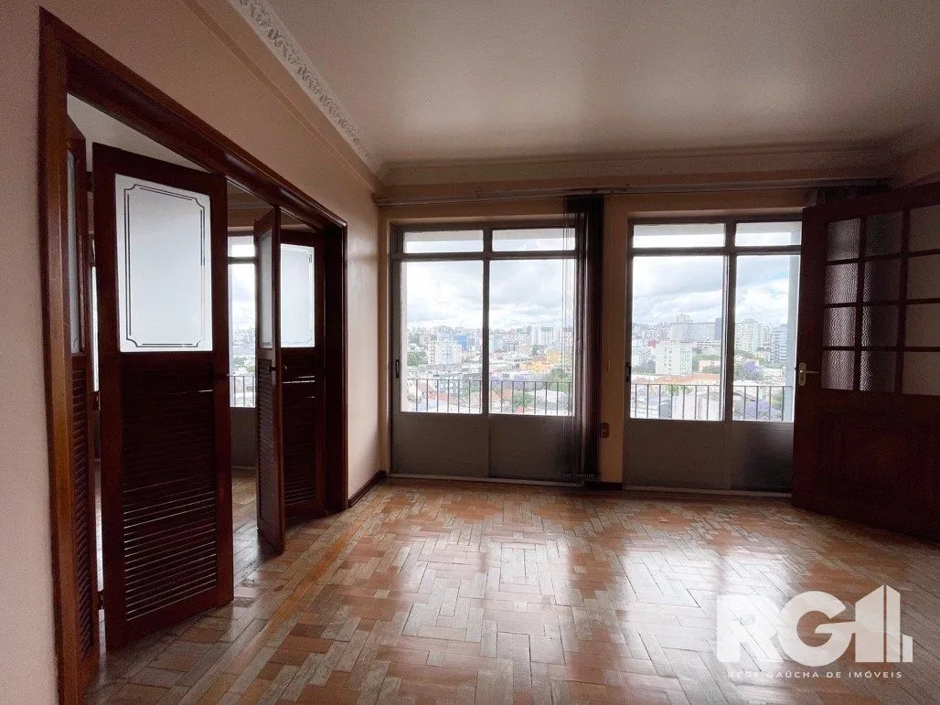 Imagem 303m2 Apartamento com 5 dormitórios no centro da capital.