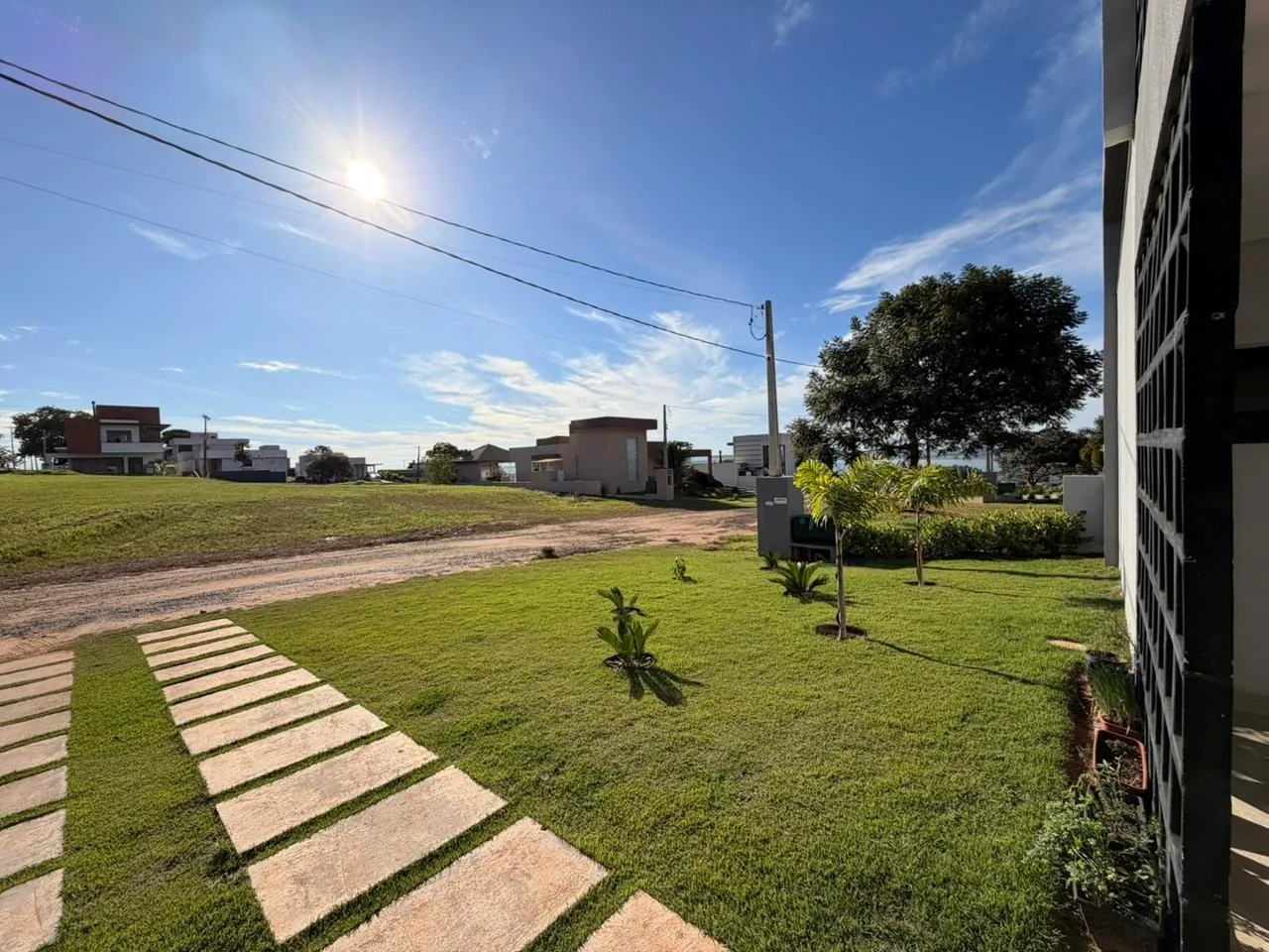 Imagem Casa mobiliada à venda no Riviera de Santa Cristina XIII, Setor Marina, com piscina e energia fotovoltaica