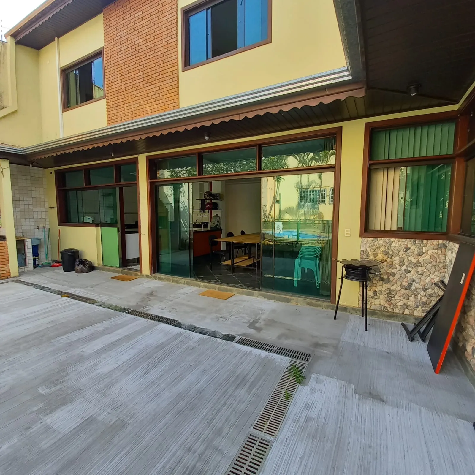 Imagem Lindo Sobrado no Jardim Simus com 2 casas no terreno