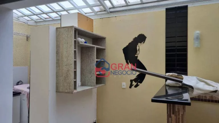 Imagem Sobrado mobiliado com piscina