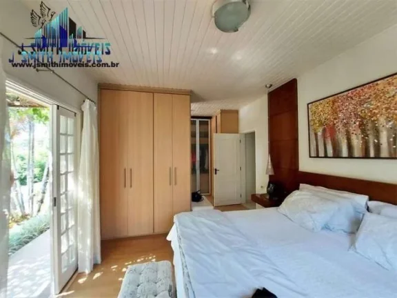 Imagem Casa com privacidade cercada de Ã¡reas verdes preservadas do prÃ³prio condomÃ­nio.
- O condomÃ­nio Ã...