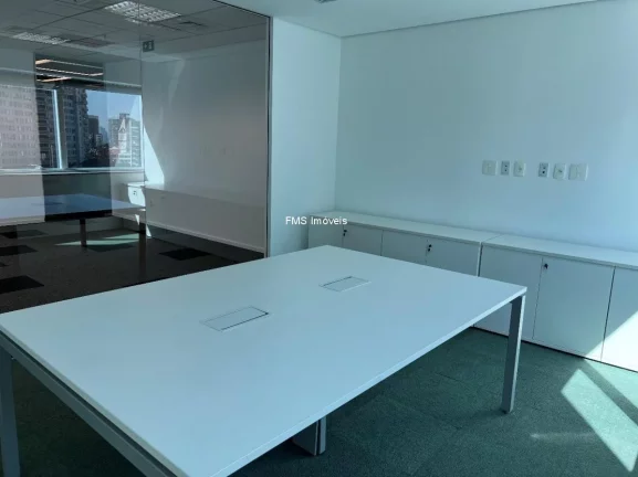 Imagem Conjunto comercial com 246m² na Faria Lima.
