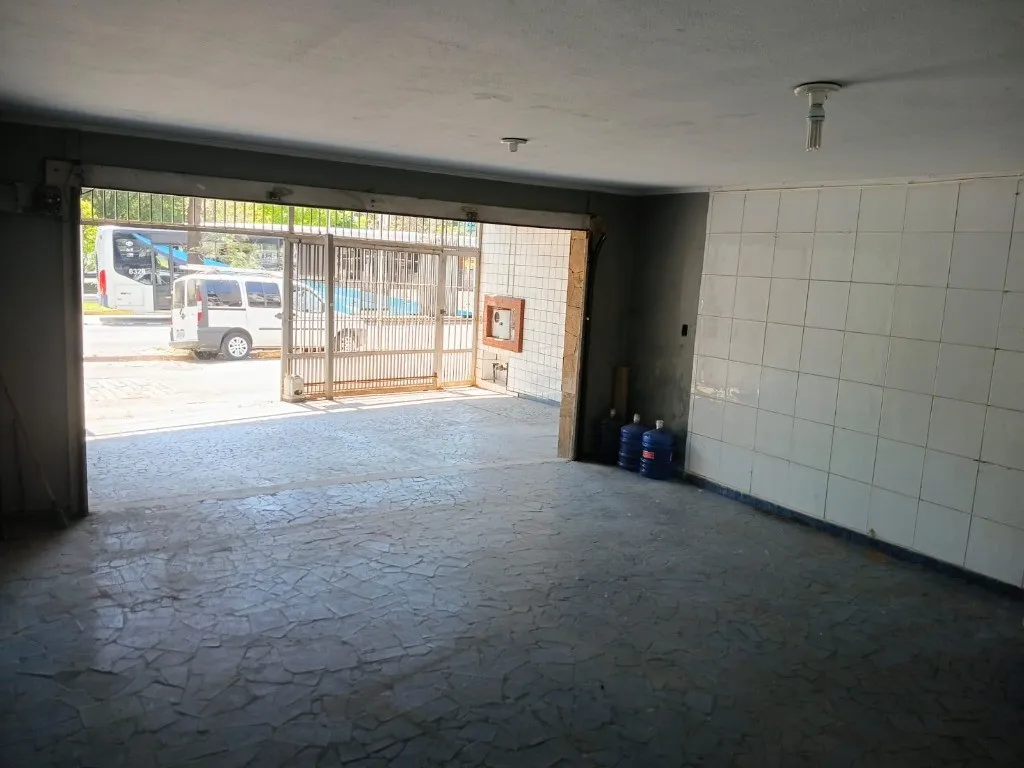 Imagem Imperdível Sobrado à Venda no Centro de Santo André-SP: 3 Quartos, 1 Suíte, 2 Banheiros, 2 Vagas, 214m²!