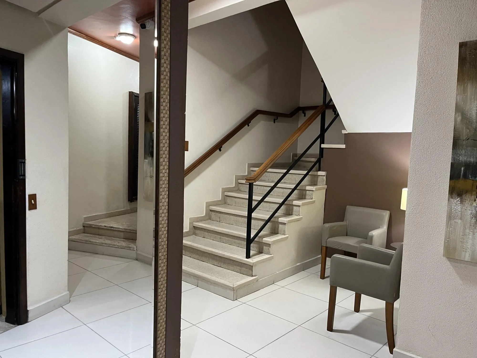 Imagem Apartamento com 02 quartos no Bairro Passo da Areia, Porto Alegre
