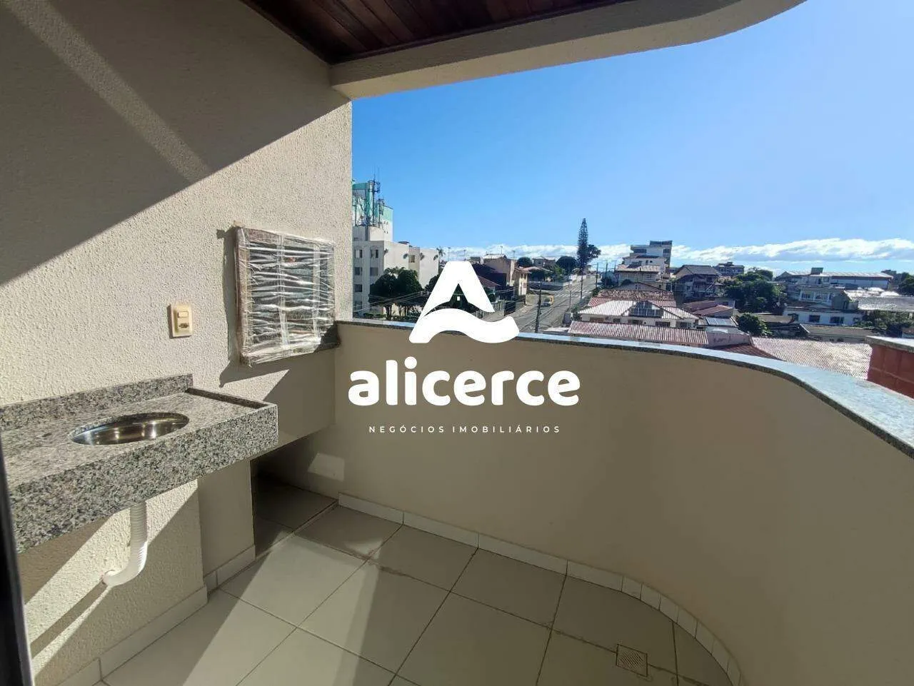 Imagem Apartamento à venda com 2 quartos 2 suítes, 99,06m² em Capoeiras Florianópolis