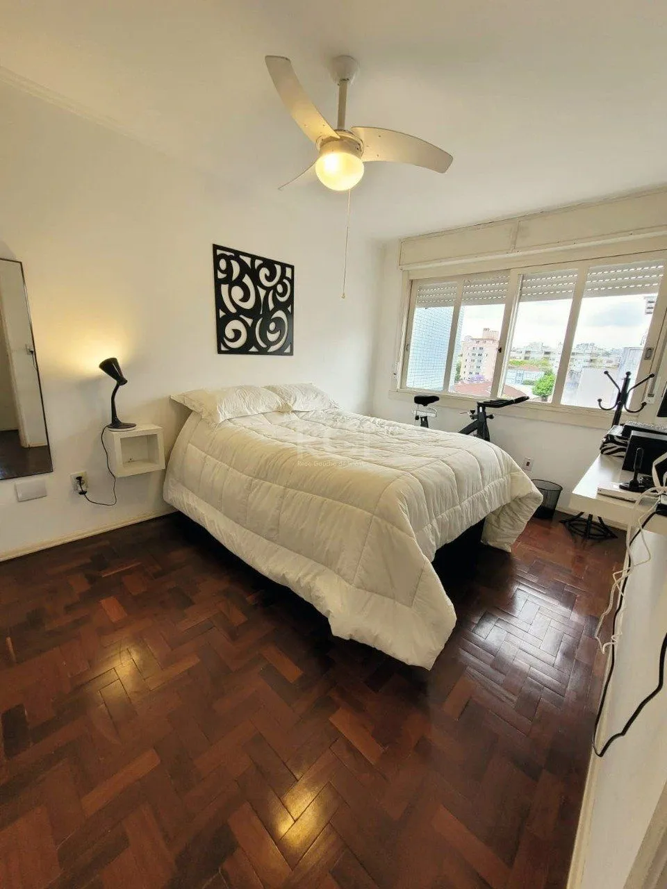 Imagem Apartamento para Venda - 100m², 2 dormitórios, 1 vaga - Menino Deus