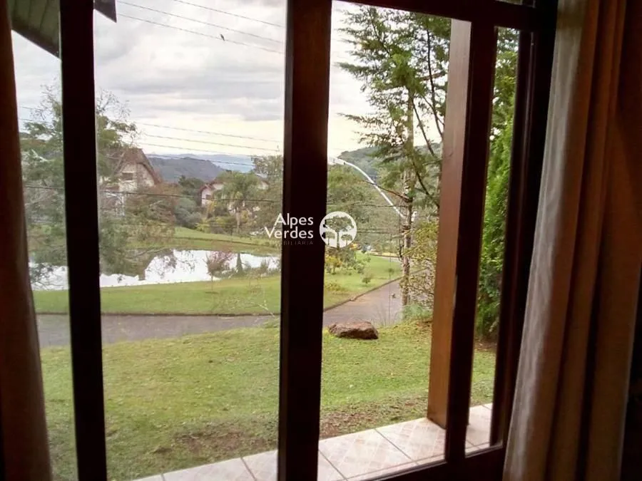 Imagem Vende-se Casa em Condominio com 3 suites a 5 minutos da Rua Coberta