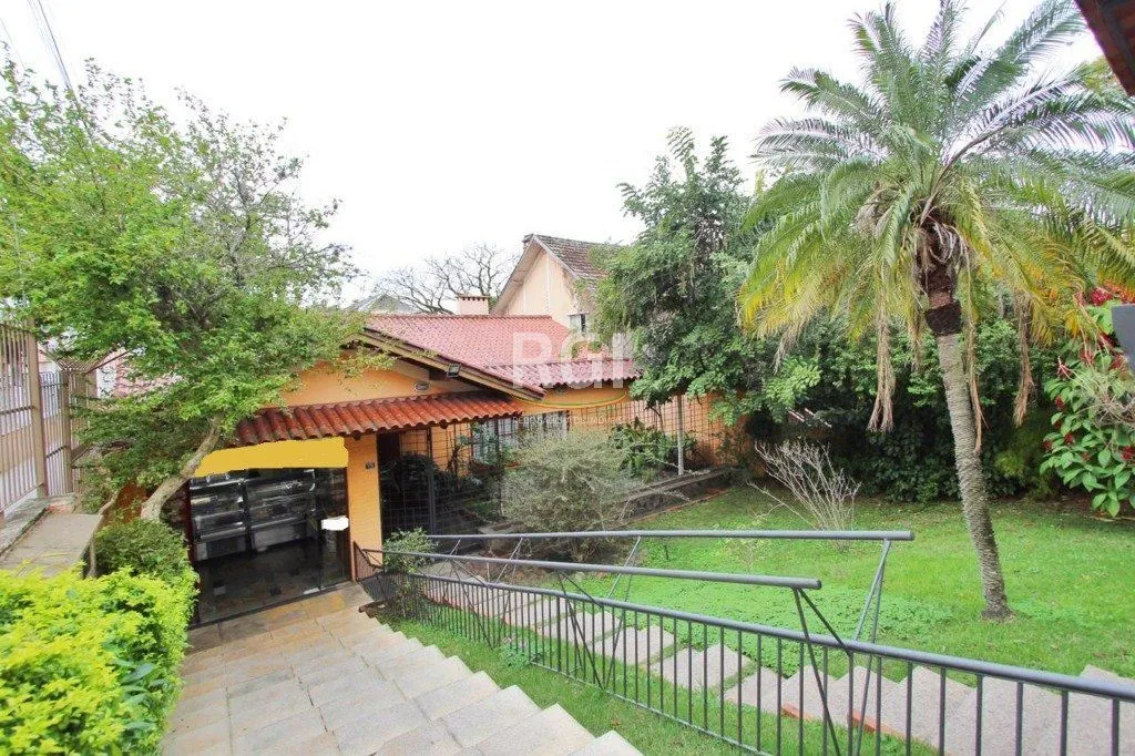 Imagem Casa para Venda - 250m², 3 dormitórios, 1 vaga - Teresópolis
