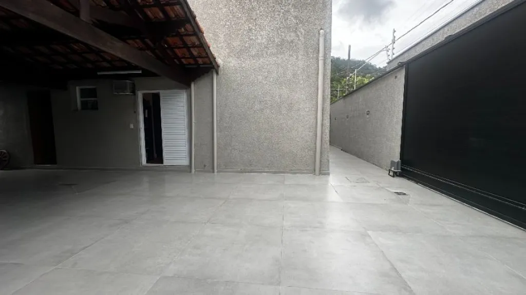 Imagem CASA COM 300,00 m² - CANTO DO FORTE - PRAIA GRANDE SP