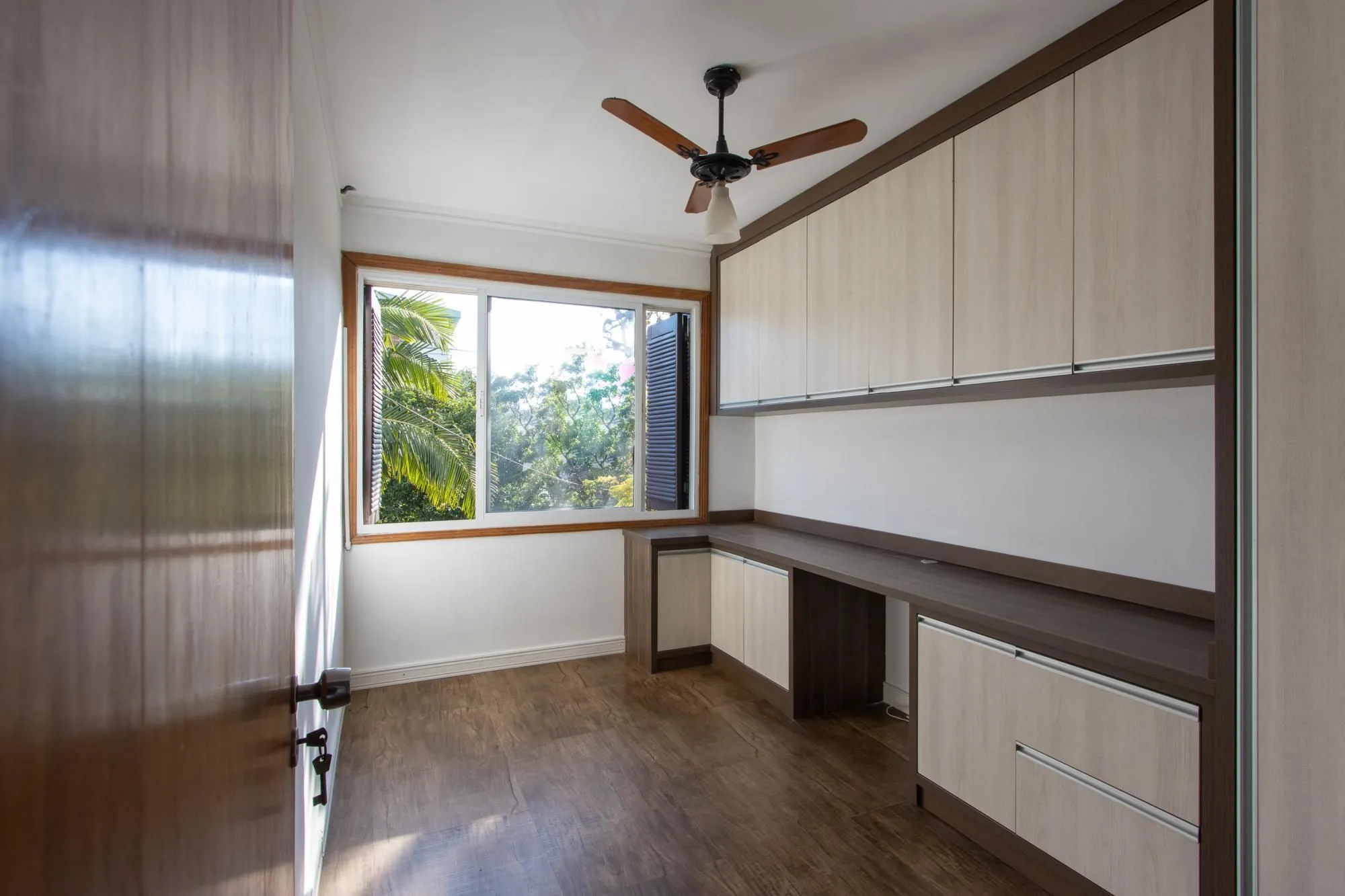 Imagem Apartamento com 2 dormitórios com 74m² e 1 vaga e no Menino Deus