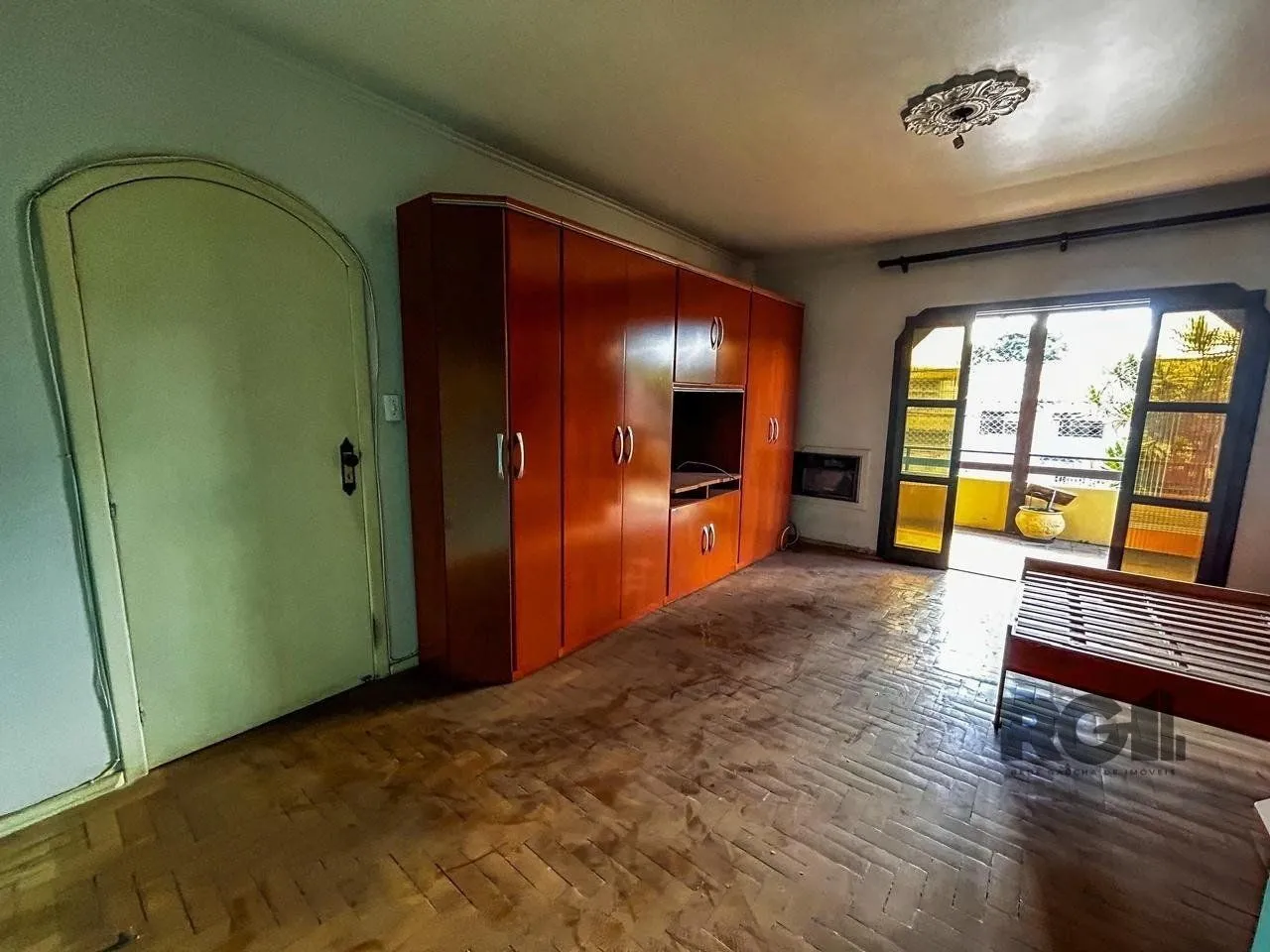 Imagem Casa com 2 salas comerciais, 3 quartos, vaga de garagem churrasqueira, suíte, no bairro Cavalhada, Porto Alegre/RS