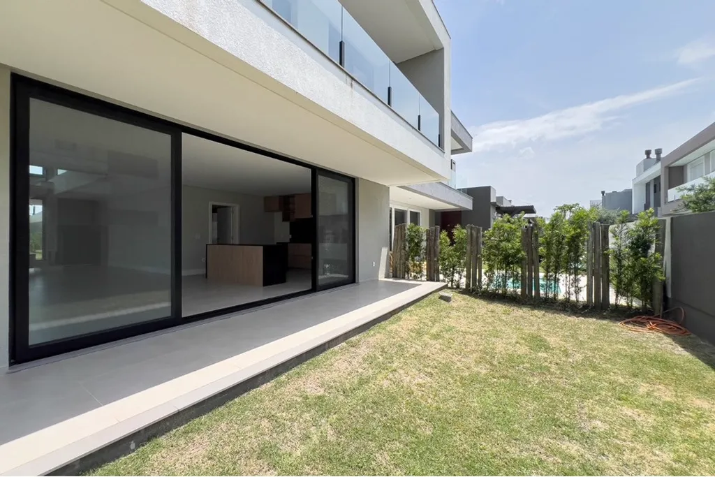 Imagem Casa de condomínio à venda em Xangri-Lá, Centro, com 1 quarto, 244m2
