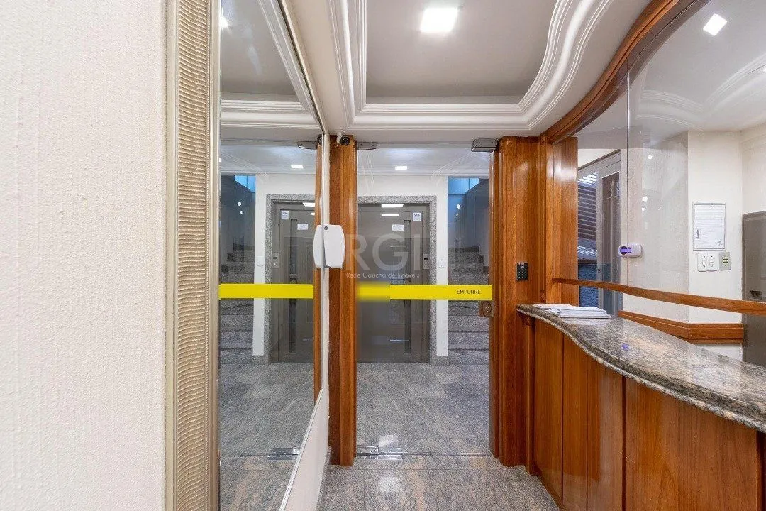 Imagem Conjunto/Sala para Venda - 42.6m², 0 dormitórios, 1 vaga - Praia de Belas