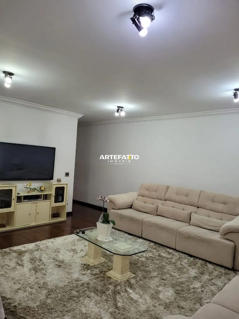 Imagem Casa com piscina bem localizada