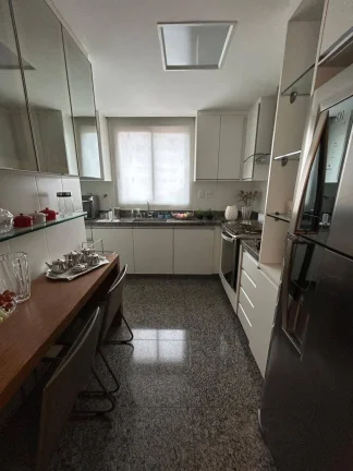 Imagem Apartamento à venda com 200m², 4 quartos e 3 vagas.