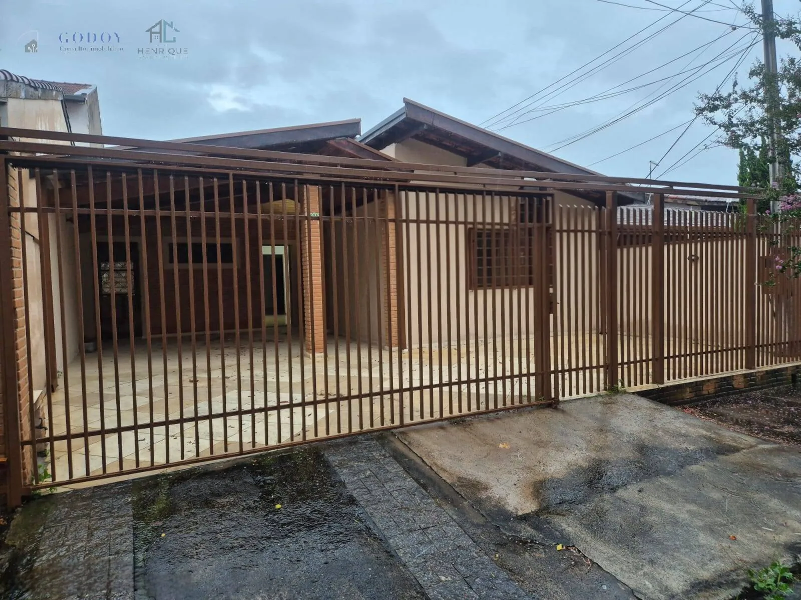 Imagem Casa Versátil para Negócios no São Benedito, Pindamonhangaba - SP