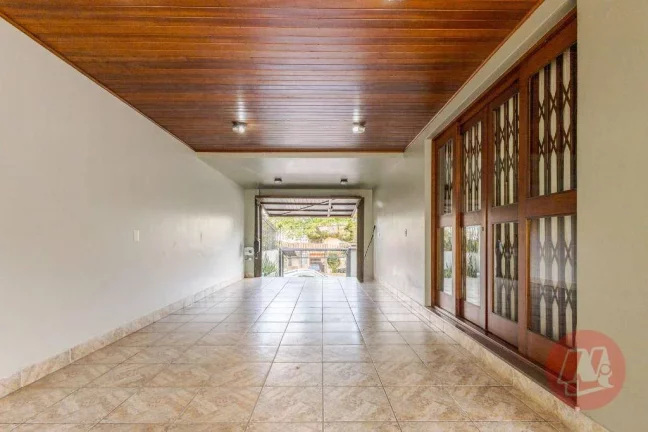 Imagem Casa de 208 m² com 4 quartos, 3 vagas e piscina.