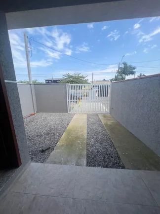 Imagem Casa em Guaratuba, Bairro Coroados 200 metros do mar, com Piscina.