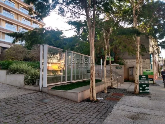 Imagem Sala com 33 M² com ar-condicionado, 1 banheiro, janelas amplas, sacada com vista panorâmica, piso ...